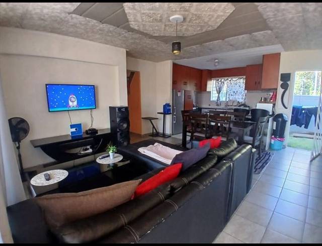 3 BEDROOM TOWNHOUSE FOR SALE IN GLEN MARAIS